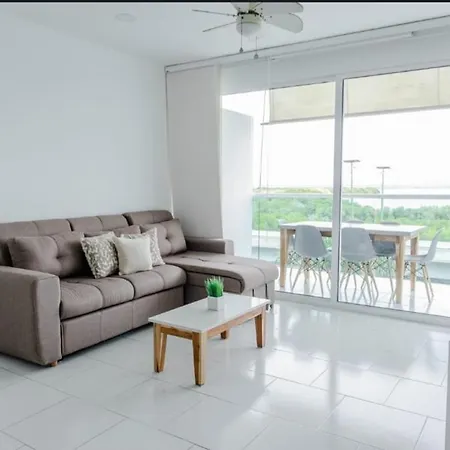 1m9-15 Beachfront With Pool *