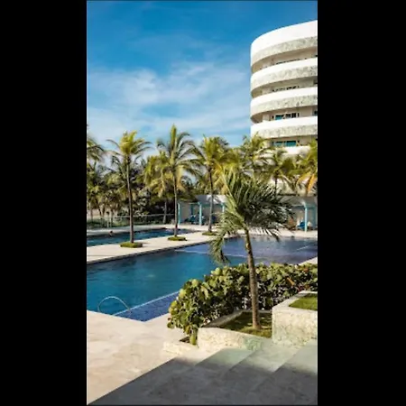 1m9-15 Beachfront With Pool Apartment